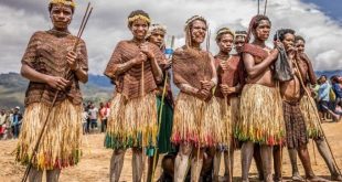 Suku Dani – Geodemografis, Bahasa, Kepercayaan, Tradisi, Kekerabatan, Teknologi, Kesenian, Mata Pencaharian