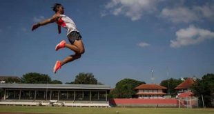 Jika peserta lompat jauh lebih dari delapan orang maka setiap peserta diperbolehkan lompat sebanyak