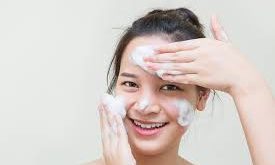 Facial Wash Adalah: Pengertian, Manfaat, dan Cara Menggunakannya