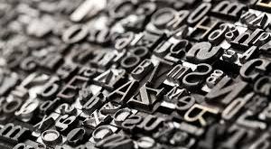 Seni dan teknik untuk membuat bahasa tertulis dan merangkai typeface lebih legible, readible dan appeling disebut